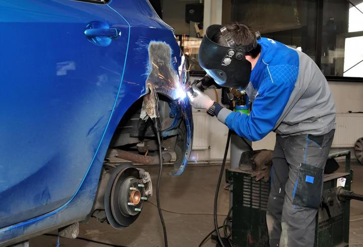 Nous sommes spécialisés dans le soudage de carrosserie auto.